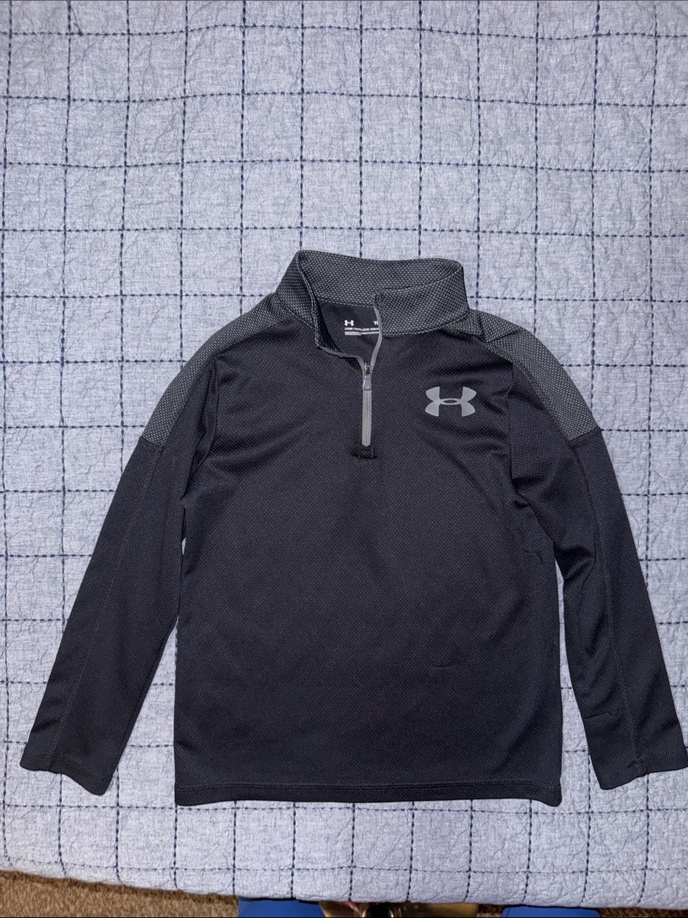 Under Armour Black Long Sleeve 1/4 Zip Pullover youth small